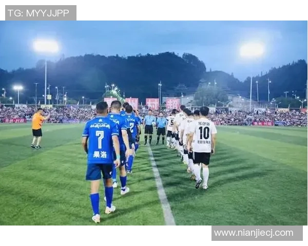 足球明星用大连话畅谈足球梦想与生活趣事